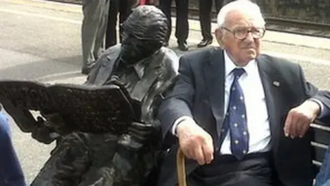 Statue and Sir Nicholas Winton