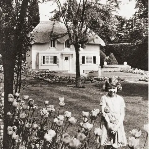 Getty Images Princess Elizabeth outside Y Bwthyn Bach - her new play house