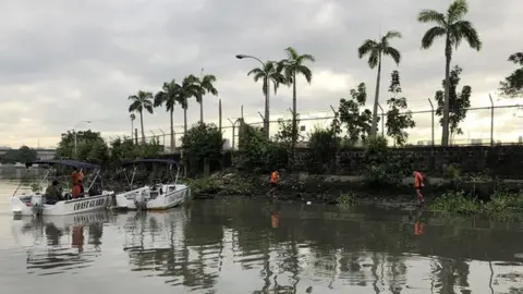 BBC Lifeguards find a body on the Pasig River in Manila