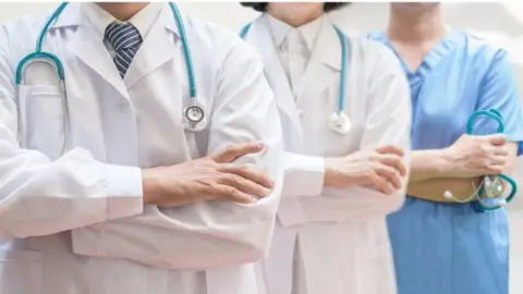 CHINNAPONG Three doctors