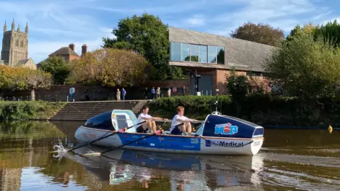 Matt Matt Bladen and George Farmiloe rowing