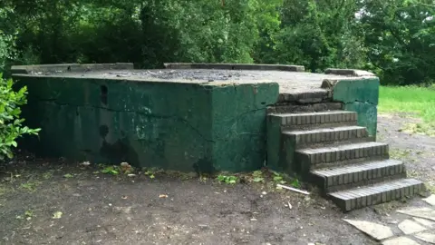 Zeppelin gun placement