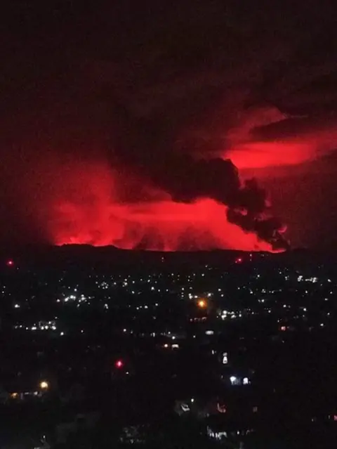 EPA A general view of erupting Mount Nyiragongo over Goma, Democratic Republic of the Congo, on 22 May 2021