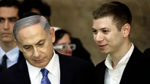 AFP File photo shows Israeli Prime Minister Benjamin Netanyahu (L) and his son Yair visiting the Western Wall in Jerusalem (18 March 2015)