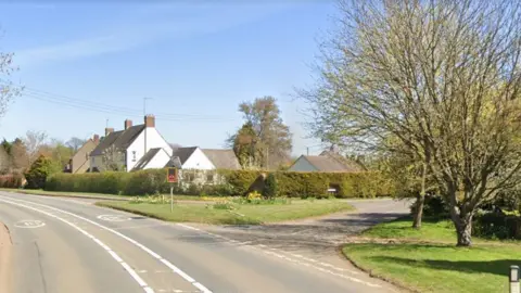 Google Stratford Road and Main Street (left) in Wroxton