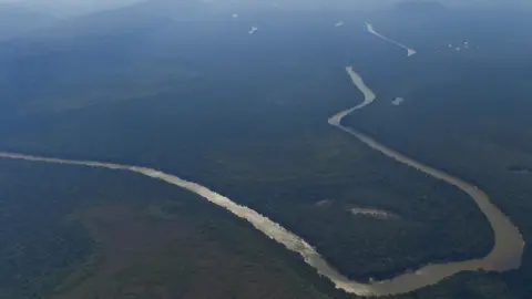 Twitter/@JuanManSantos A view of one of the rivers which crosses through the park