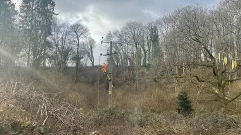 SSEN Power lines being repaired