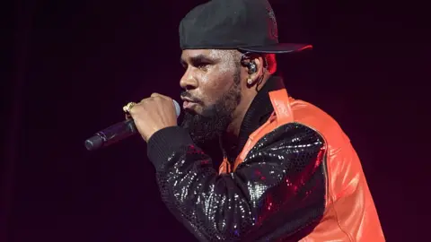 Getty Images R Kelly performing