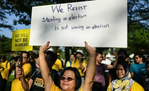 AFP Woman joins a protest against alleged election irregularities in Kuala Lumpur, Malaysia (28 Mar 2018)