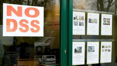 Alamy Estate agent sign