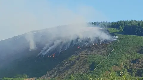 @RhiCCFC A fire on Maerdy mountain reignited on Tuesday morning