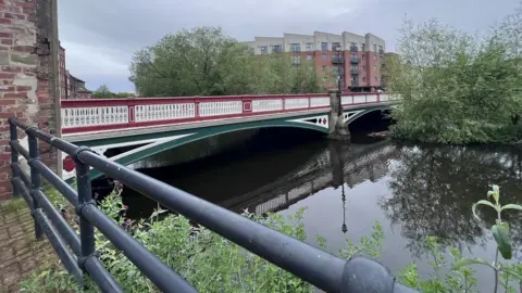 Ball Street Bridge from the riverside