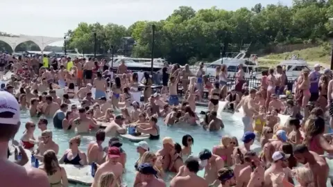 Reuters Revellers party at Osage Beach of the Lake of the Ozarks, Missouri. Photo: 23 May 2020