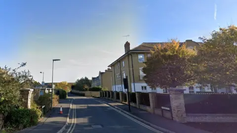 Google Images View of Simpson Way, Long Ditton, Surrey