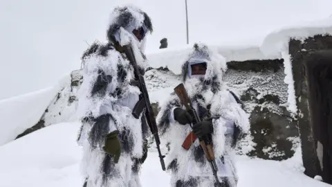 EPA ukrainian troops in w ukraine