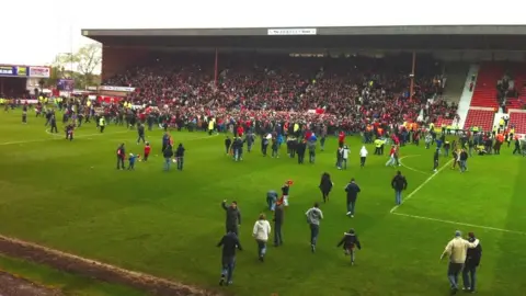 Swindon win promotion