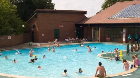 Warwick District Council  Outdoor pool at Abbey Fields