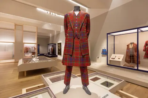 Tartan skirt dundee hot sale