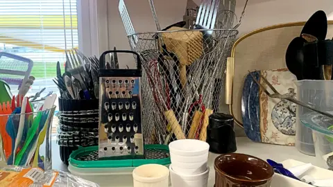 Kitchen items for sale in reuse shop