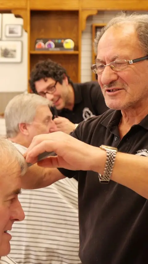 Colin Moody Vincenzo cutting hair