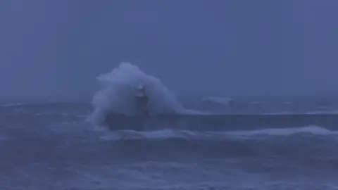 Thomas Wright The wave grows in height over South Shields Lighthouse