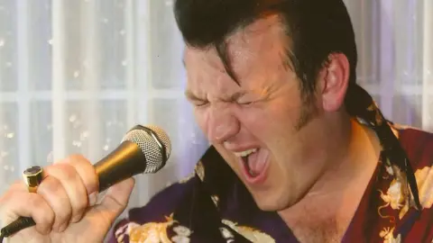 Dave Riley Dave Riley performing