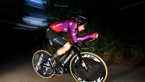 Getty Images Demi Vollering of Netherlands and Team SD Worx sprints during the 7th The Women's Tour 2021 - Stage 3 a 16,6km Individual time trial from Atherstone to Atherstone