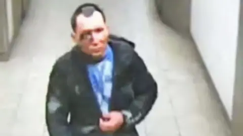 Metropolitan Police A CCTV image of Abdul Shookor Ezedi