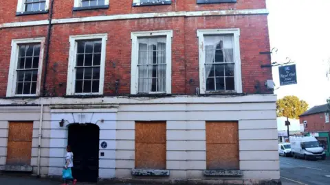 LDRS The hotel in disrepair