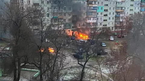 Reuters Fires in Mariupol after Russian military operation, 3 March 2022