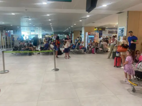 Shayne Quigg Passengers stranded at Ibiza Airport
