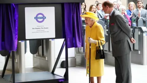 PA Media The Queen and Earl of Wessex unveil a plaque at Paddington station in London to mark the completion of London"s Crossrail project