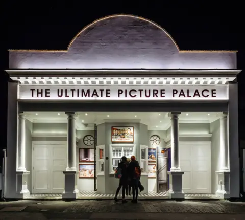 Ian Wallman Ultimate Picture Palace