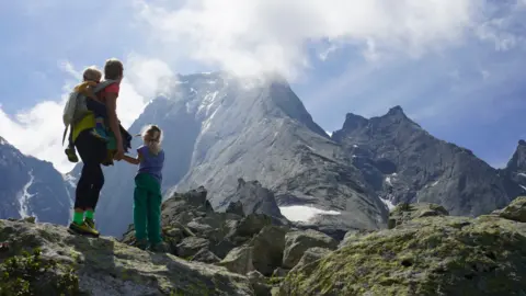 Leo Houlding Freya, Jessica and Jackson Houlding on Piz Badile