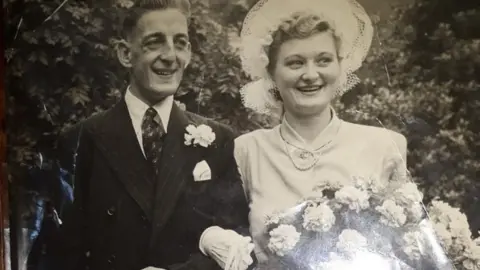 Family photo Cecil and Margaret Angell