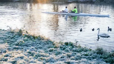 Jacob King Rowers on the river Avon during a cold sunrise in Warwick.