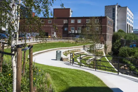 Zac Tudor / Sheffield City Council Porter Brook Pocket Park