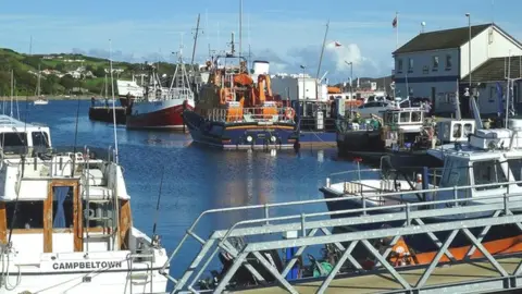 Mary and Angus Hogg/Geograph Campbeltown Harbour
