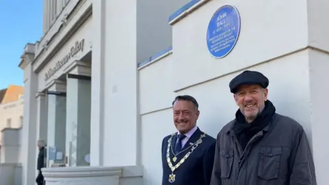 Blue Plaques St Albans A blue plaque has been unveiled to John Ball the leader of the Peasants' Revolt