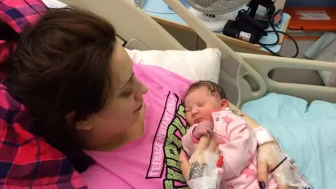 Family photo Harriet with Luna on the day she was born