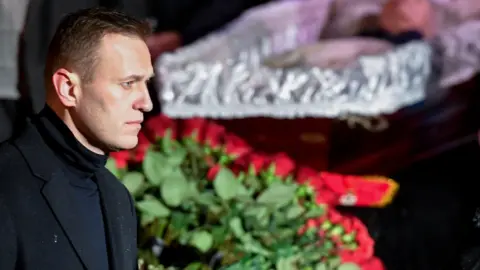 Getty Images Russian opposition leader Alexei Navalny pays his last respects to Lyudmila Alexeyeva, a Soviet-era dissident who became a symbol of resistance in modern-day Russia as a leading rights activist, in Moscow on December 11, 2018