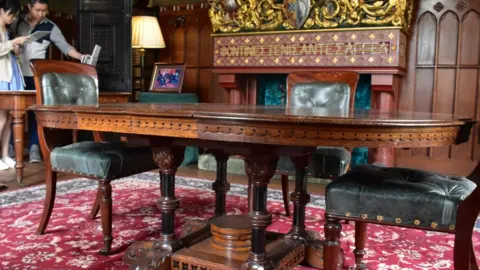 Rosemary Chaloner This table at the Bute family-owned Cardiff Castle was designed to accommodate a fully fruiting grapevine