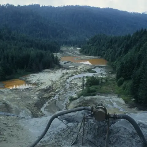 PAul Brewer/University of Aberystwyth Waste leaks downstream after a dam partially fails at a mine in Romania