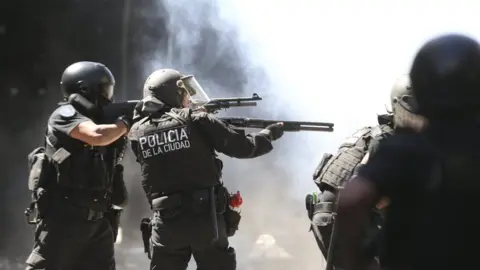 EPA Police confront demonstrators in Buenos Aires - 18 December