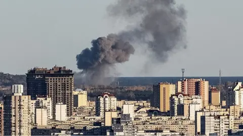 Reuters Air strike on Kyiv