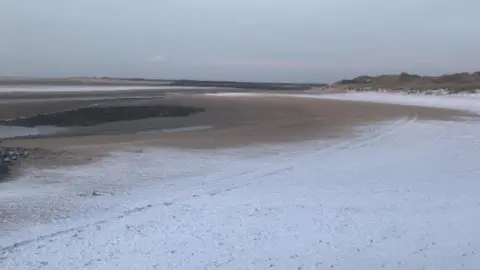 Harbourmummy Snow on the sand