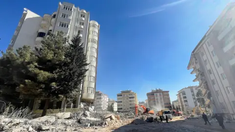 BBC The remains of the Ayşe Mehmet Polat apartments in Gaziantep