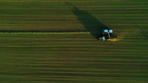 Getty Images Luchtfoto van een tractor in België