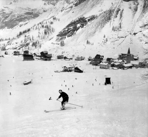 Roger Viollet / Getty Images Val d'Isère in 1938