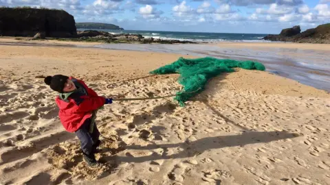 Vanessa Gosbee beach clean